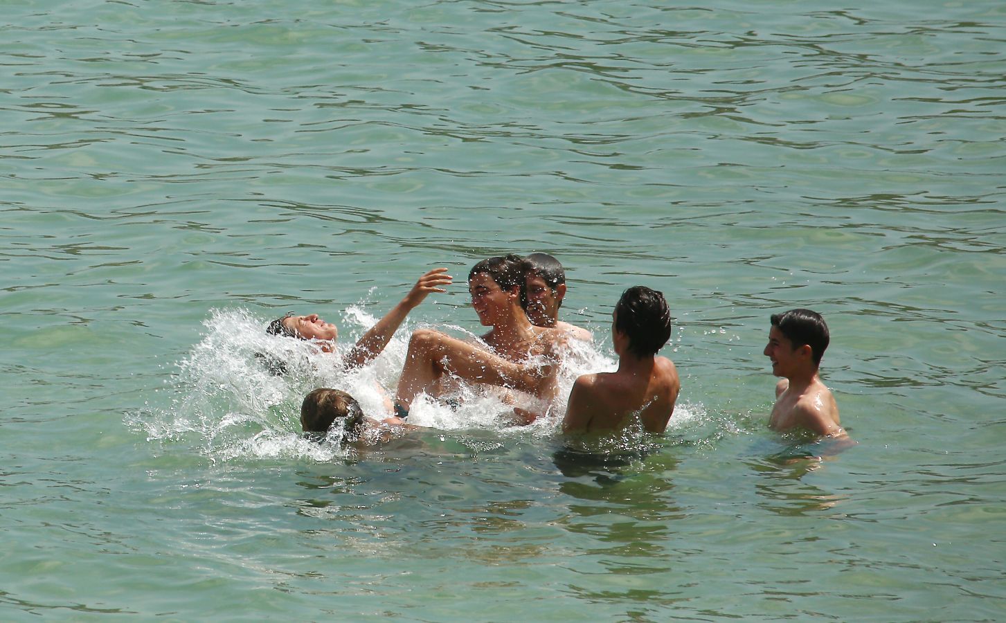 Gipuzkoa se ha despertado con temperaturas de en torno a los 30 grados. Un lunes que anticipa las altas temperaturas de finales de semana