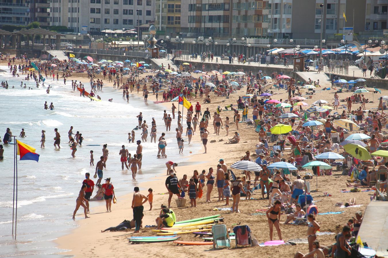 Gipuzkoa se ha despertado con temperaturas de en torno a los 30 grados. Un lunes que anticipa las altas temperaturas de finales de semana