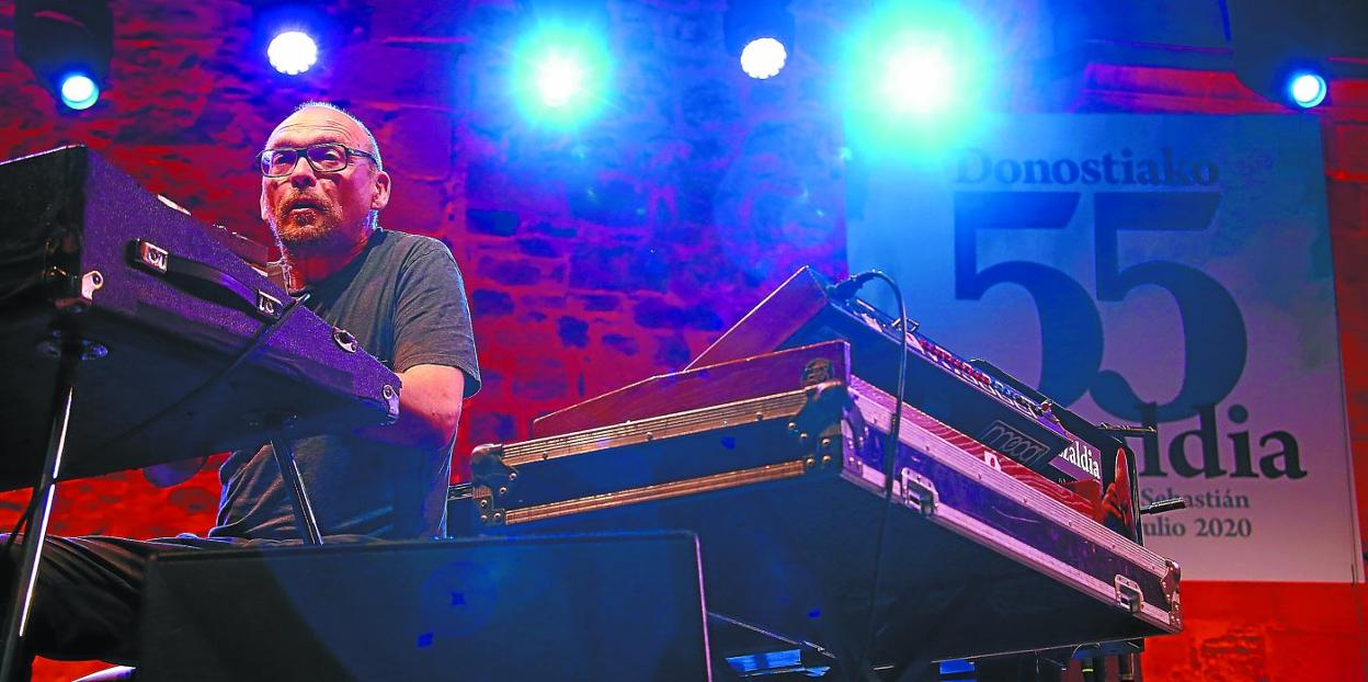 Rymden llenó todos los espacios de la plaza con su música y se mostró feliz de estar en San Sebastián. 