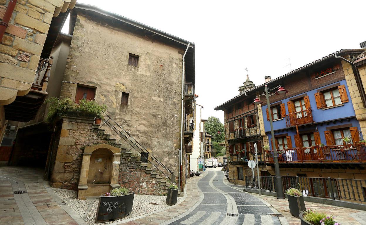 El casco histórico esconde bellos rincones como este de Kale Nagusia. 
