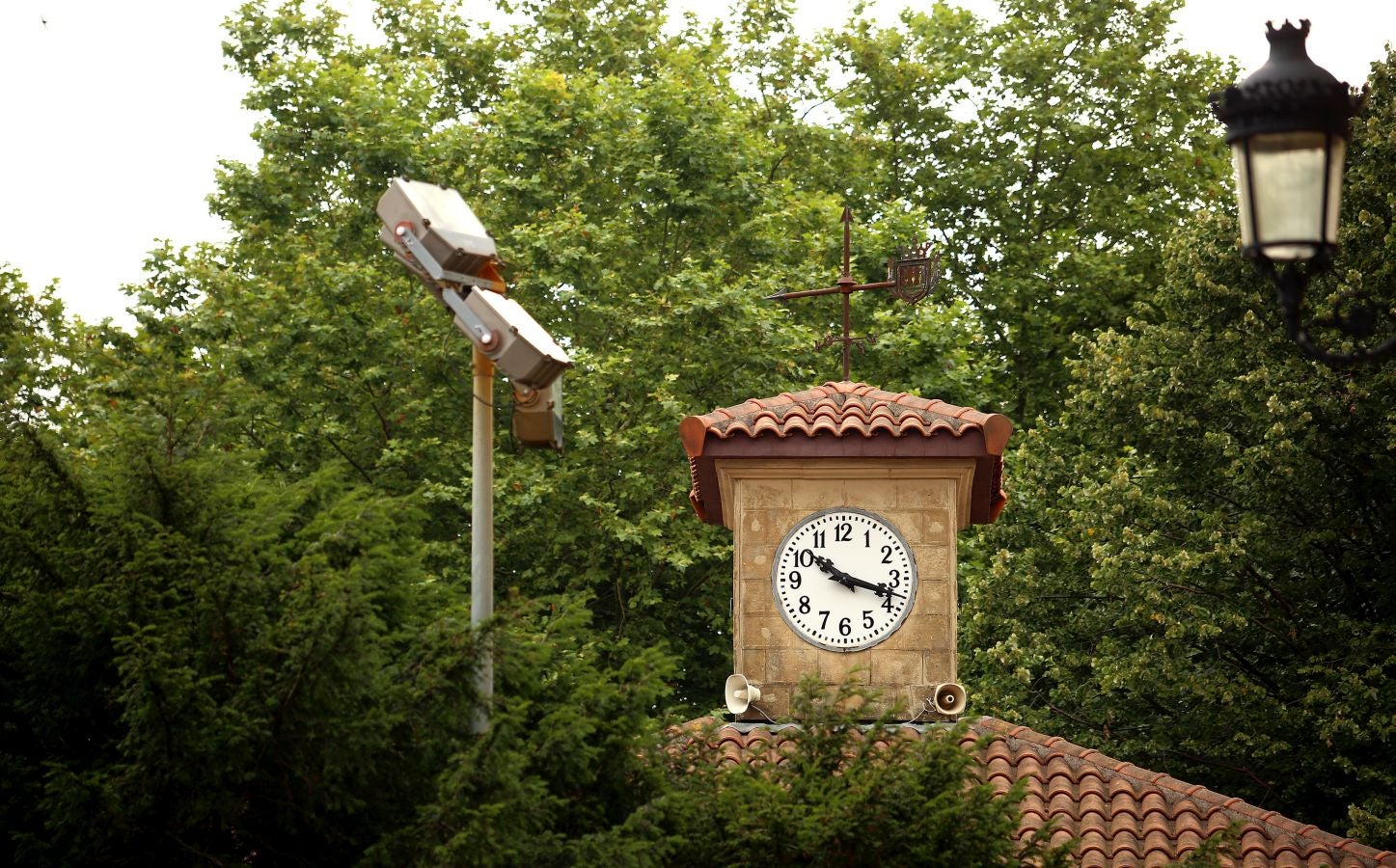 La localidad más pequeña de la comarca, ubicada entre el mar y la montaña, presume de un casco histórico de gran valor artístico y arquitectónico muy bien conservado. 