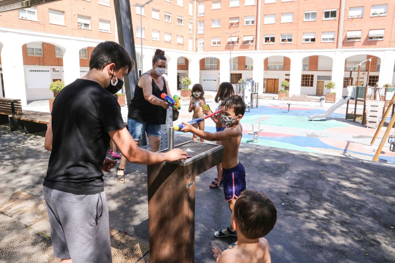En algunas partes del territorio los termómetros han superado los treinta grados. Aemet eleva a roja la alarma por las altas temperaturas