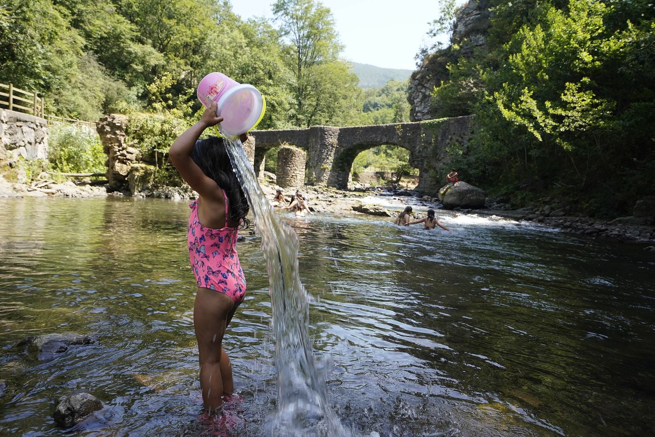 En algunas partes del territorio los termómetros han superado los treinta grados. Aemet eleva a roja la alarma por las altas temperaturas
