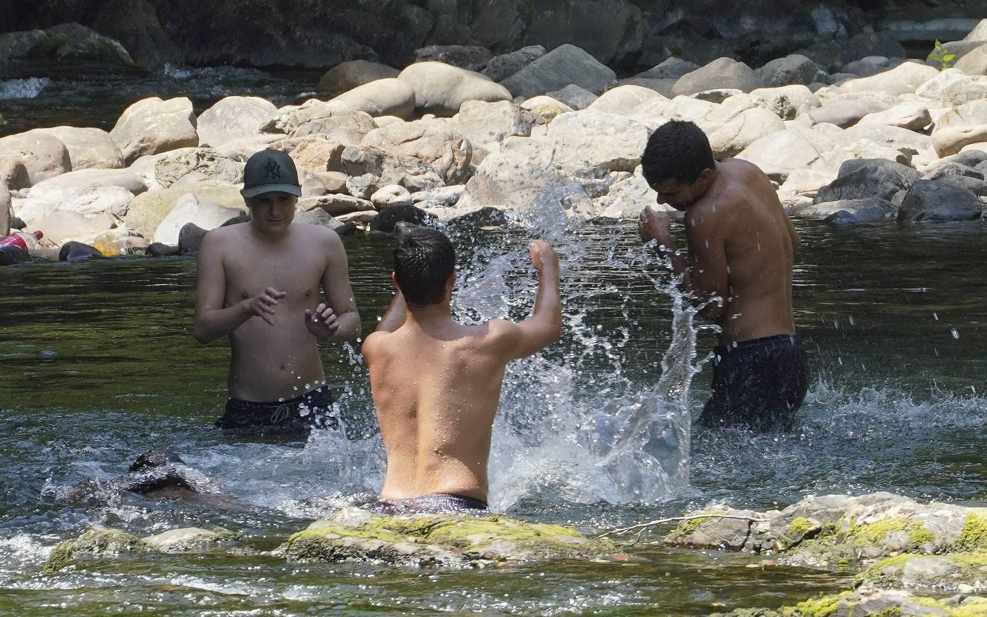 En algunas partes del territorio los termómetros han superado los treinta grados. Aemet eleva a roja la alarma por las altas temperaturas
