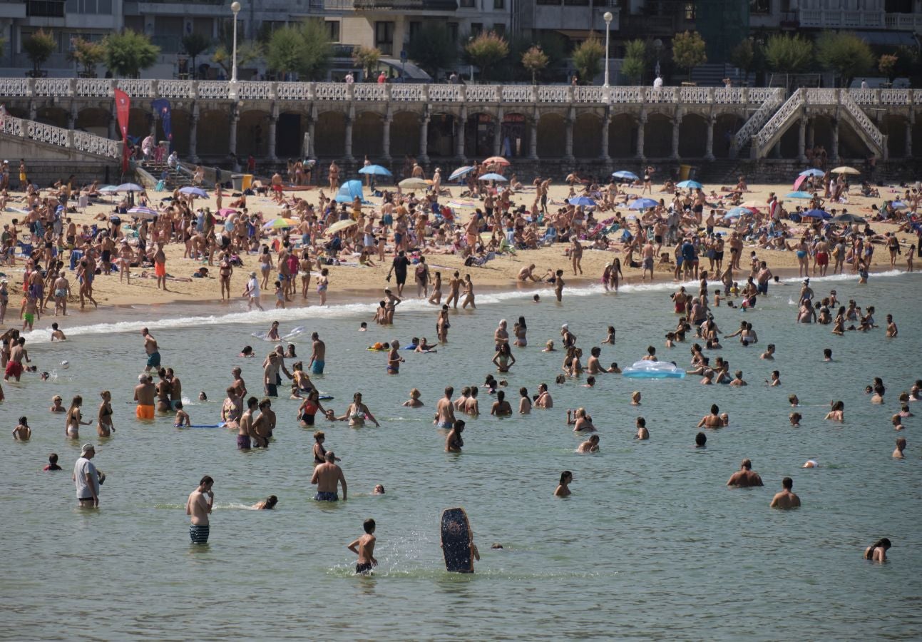 En algunas partes del territorio los termómetros han superado los treinta grados. Aemet eleva a roja la alarma por las altas temperaturas