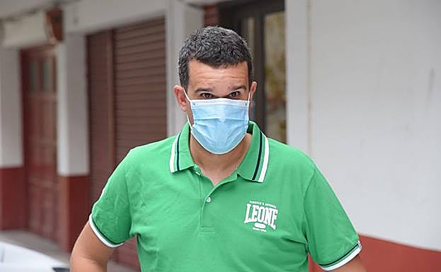 Mikel Sáez, aliviado tras dar él y su familia negativo en Covid. 