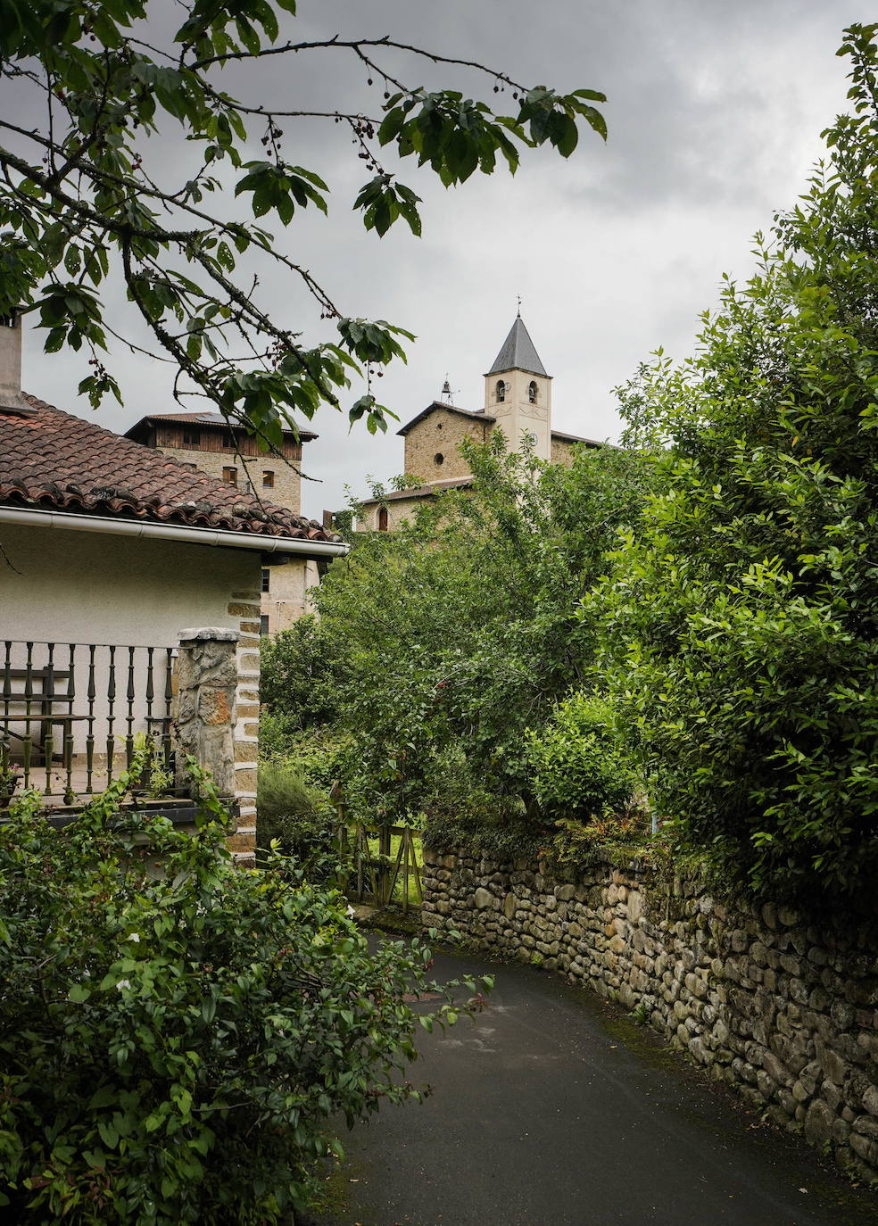 Ataun. El pueblo más largo de Gipuzkoa es cuna de José Miguel Barandiaran; sus montes, cuevas y dólmenes han inspirado numerosas leyendas de la mitología vasca.