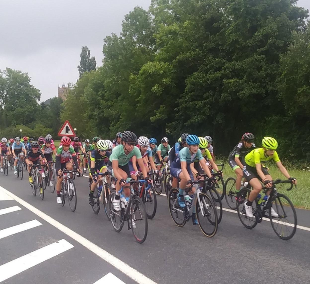 Segura eta Lierni artean lau itzuli egin zituzten eta laukote bat iritsi zen helmugara. 