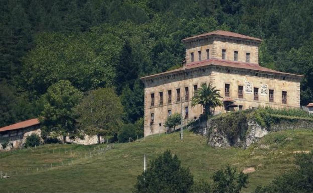 La Casa Palacio de los Ipeñarrieta fue mandada construir en 1605 por D. Cristóbal de Ipeñarrieta.