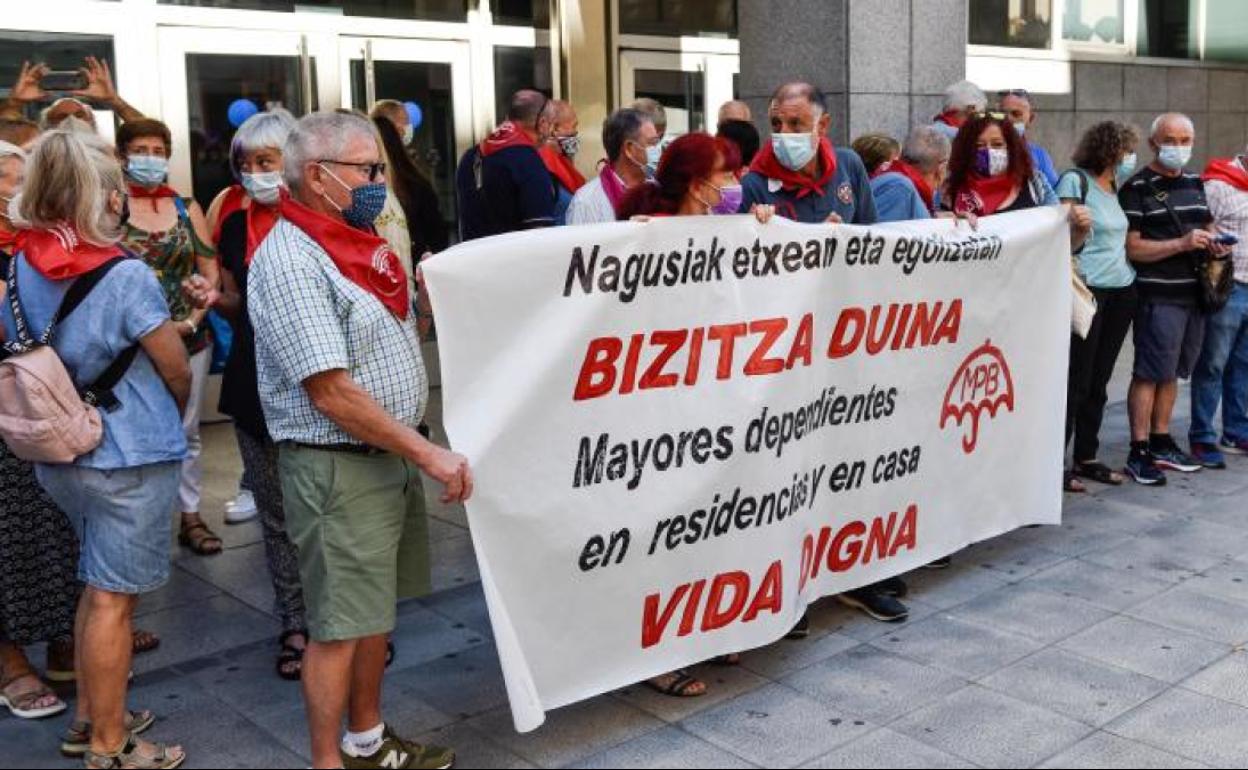 La concentración del Movimiento de Pensionistas de Euskadi en Bilbao.