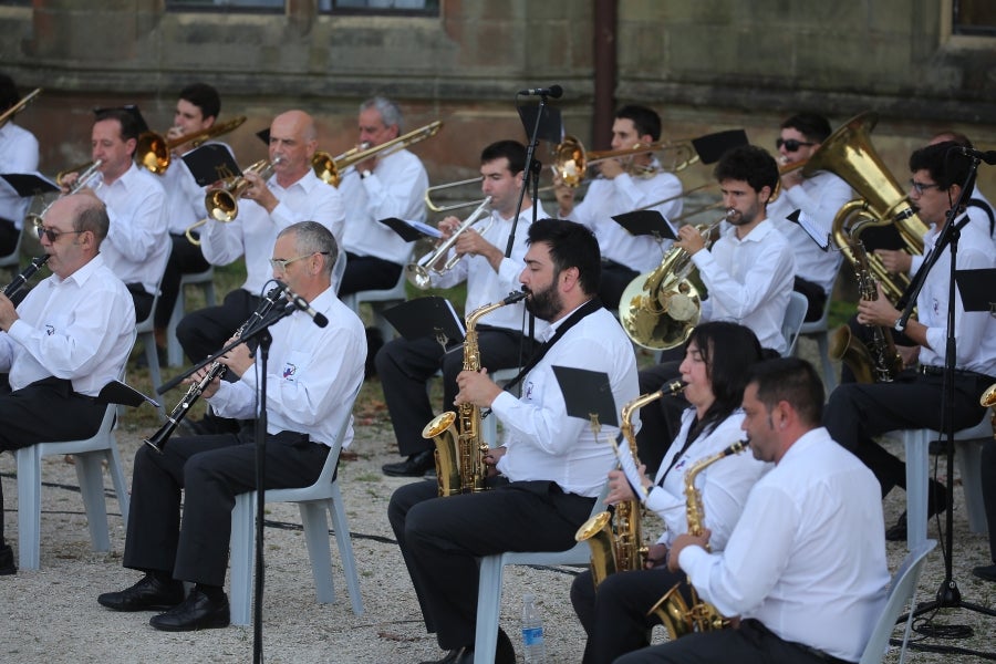 Donostia estrena con un acto en el Palacio de Miramar su programa alternativo a la Semana Grande , marcado por la división de los partidos debido a la pandemia. 