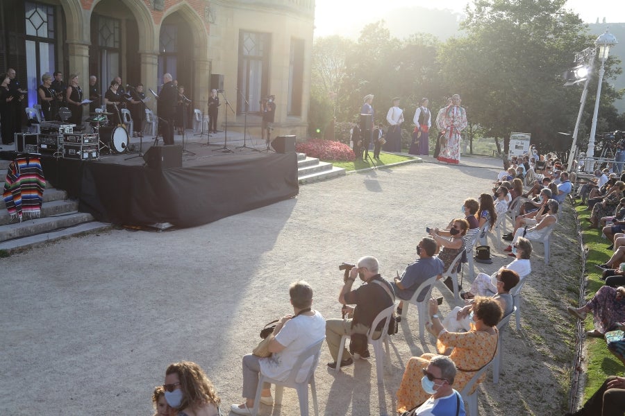 Donostia estrena con un acto en el Palacio de Miramar su programa alternativo a la Semana Grande , marcado por la división de los partidos debido a la pandemia. 