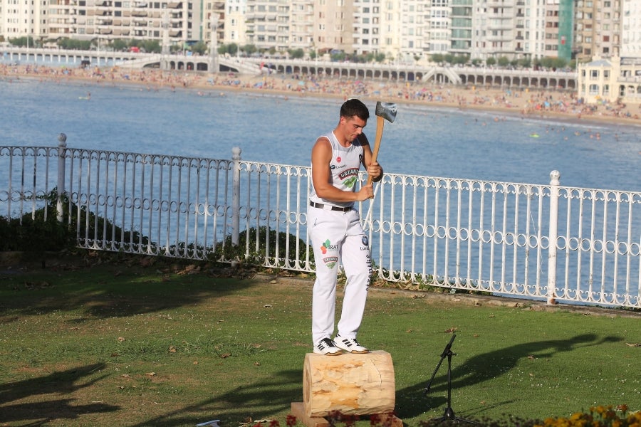 Donostia estrena con un acto en el Palacio de Miramar su programa alternativo a la Semana Grande , marcado por la división de los partidos debido a la pandemia. 