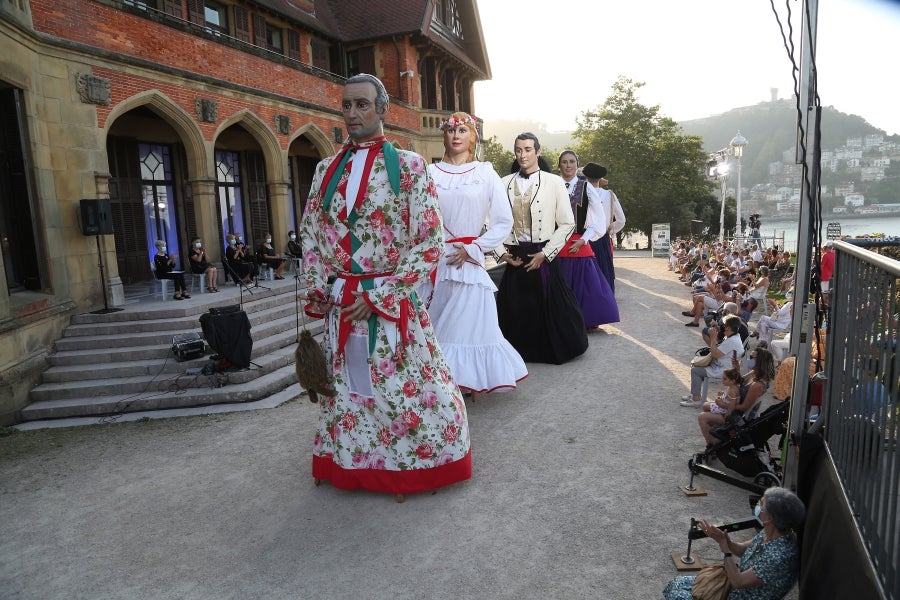 Donostia estrena con un acto en el Palacio de Miramar su programa alternativo a la Semana Grande , marcado por la división de los partidos debido a la pandemia. 