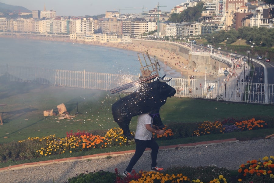 Donostia estrena con un acto en el Palacio de Miramar su programa alternativo a la Semana Grande , marcado por la división de los partidos debido a la pandemia. 