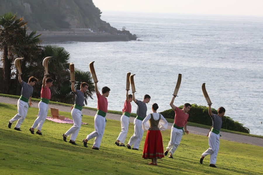 Donostia estrena con un acto en el Palacio de Miramar su programa alternativo a la Semana Grande , marcado por la división de los partidos debido a la pandemia. 