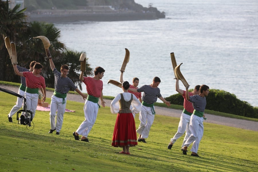 Donostia estrena con un acto en el Palacio de Miramar su programa alternativo a la Semana Grande , marcado por la división de los partidos debido a la pandemia. 