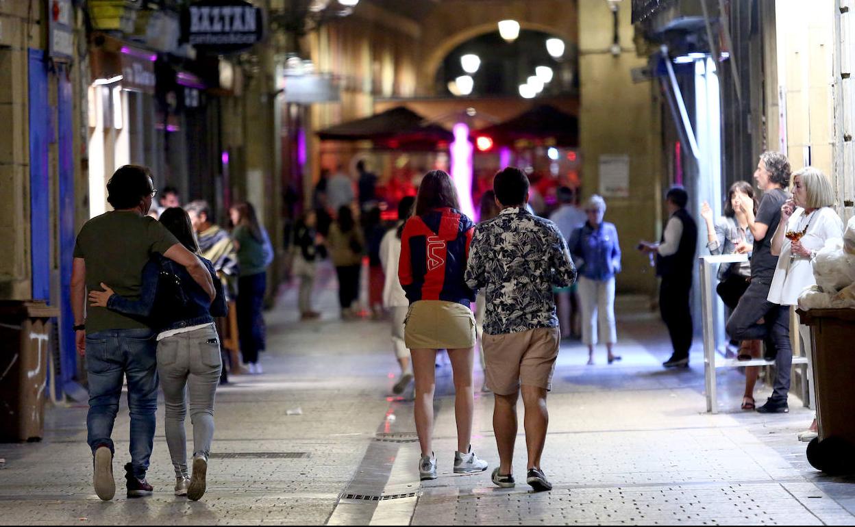 Desde el pasado 28 de julio, todos los establecimientos hosteleros de Euskadi tienen la obligación de cerrar a la una y media de la madrugada.