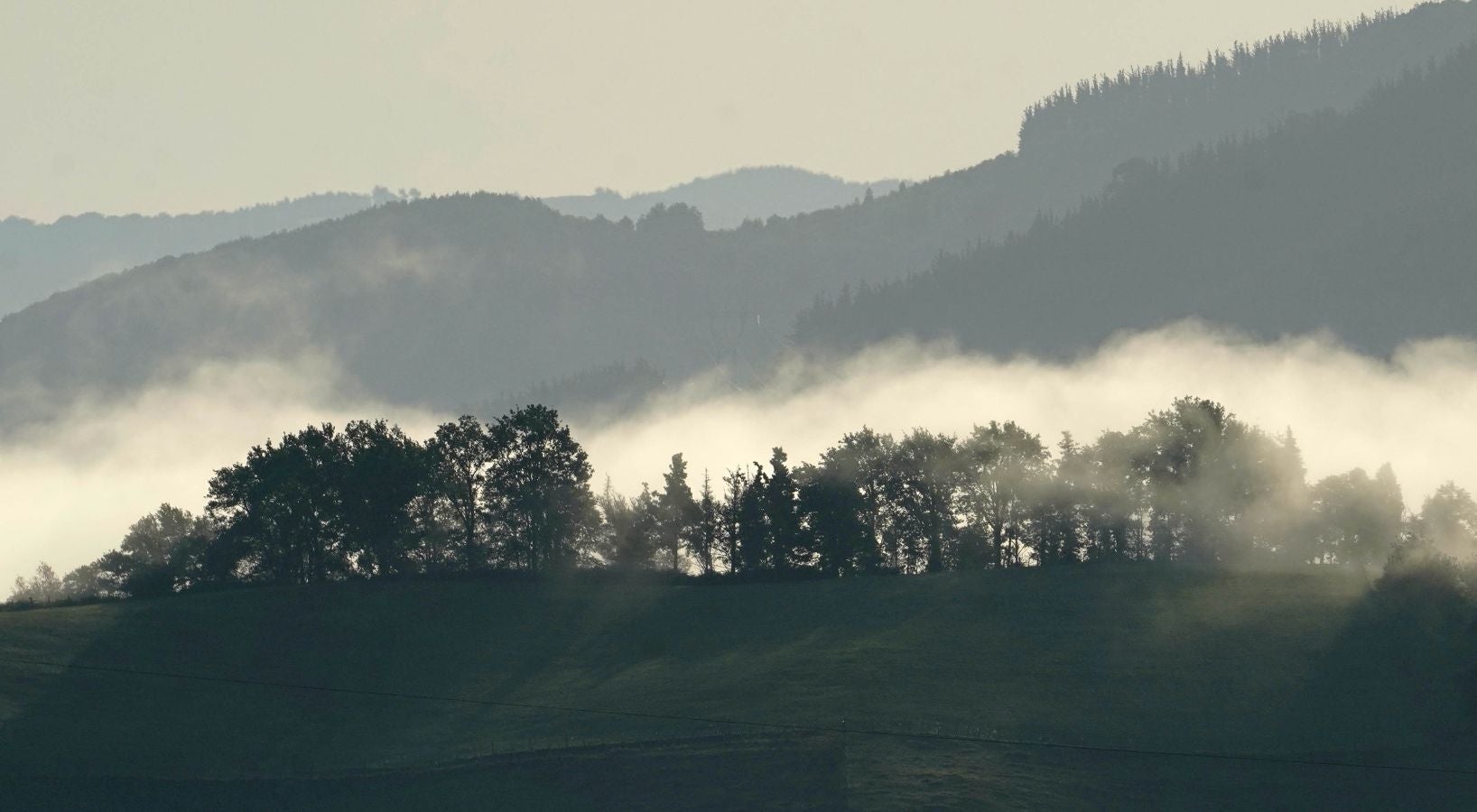 Entre los valles del Oria y del Urumea, rodeado de bellos montes, fue un importante lugar de paso en la ruta jacobea que discurría por el interior de Gipuzkoa. 