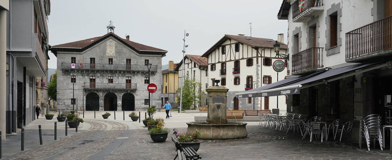 En los caseríos de esta localidad de Tolosaldea han nacido guipuzcoanos ilustres como Julián Lizardi, Pello Errota o Bernardo Atxaga, autor de Obaba