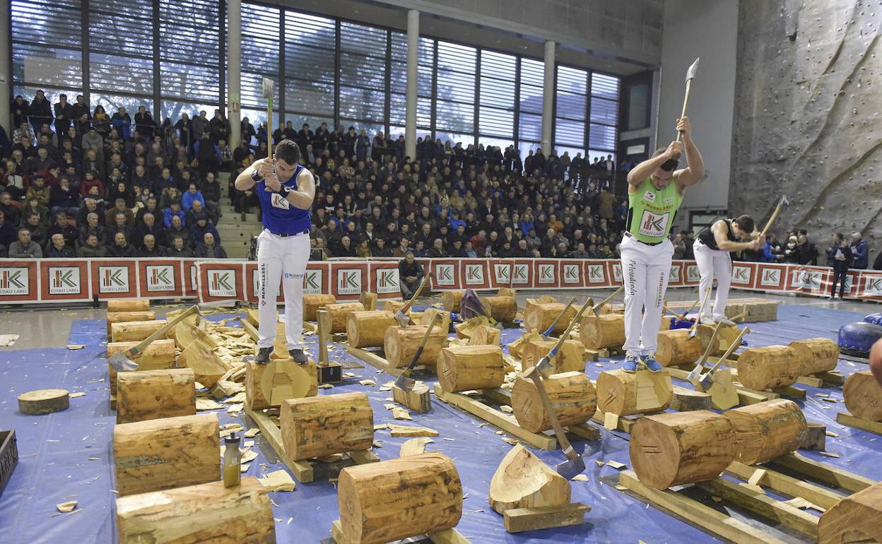 La Urrezko Kopa examina a los aizkolaris más destacados