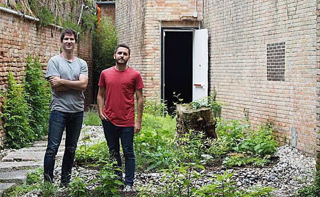 Imagen principal - Un «traje a medida» para la plaza de un pueblo de León