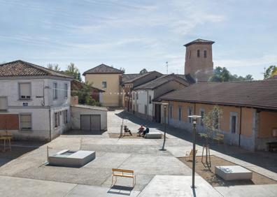 Imagen secundaria 1 - Un «traje a medida» para la plaza de un pueblo de León