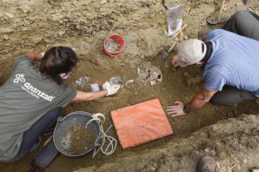 Aranzadi busca los restos del gigante de Altzo. 