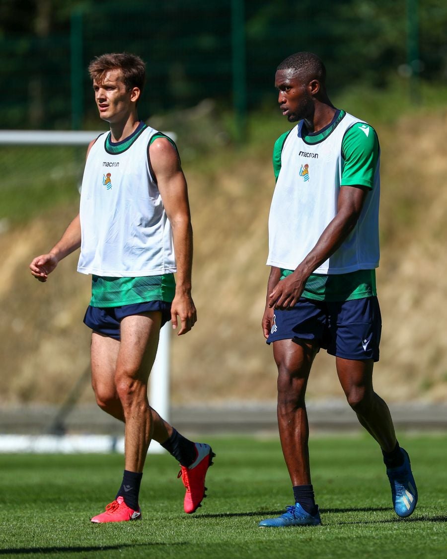 Los jugadores de la Real Sociedad siguen con su puesta a punto antes de que a mediados de septiembre comience la competición oficial