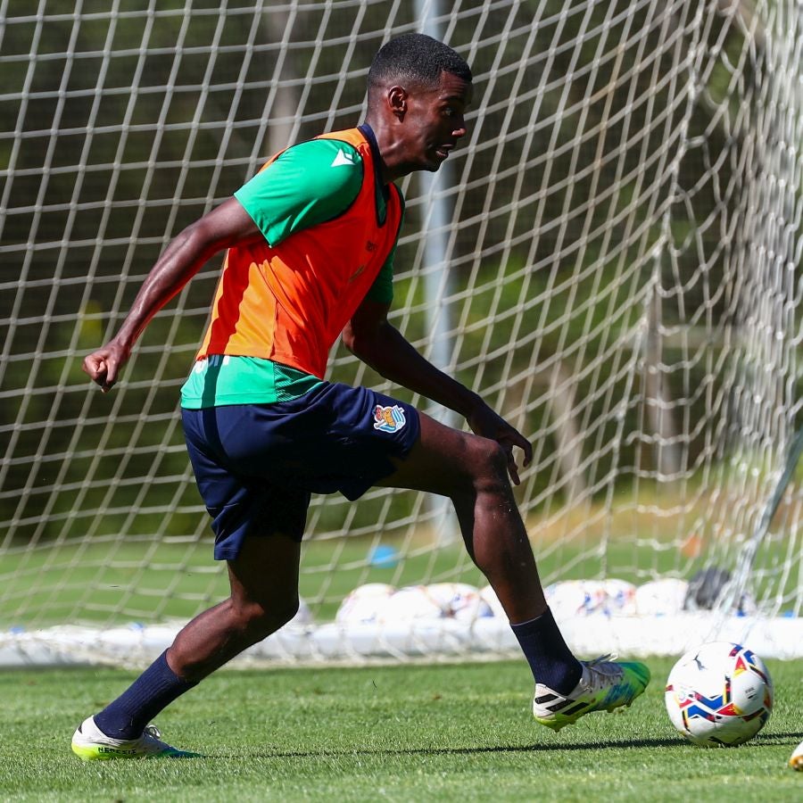 Los jugadores de la Real Sociedad siguen con su puesta a punto antes de que a mediados de septiembre comience la competición oficial