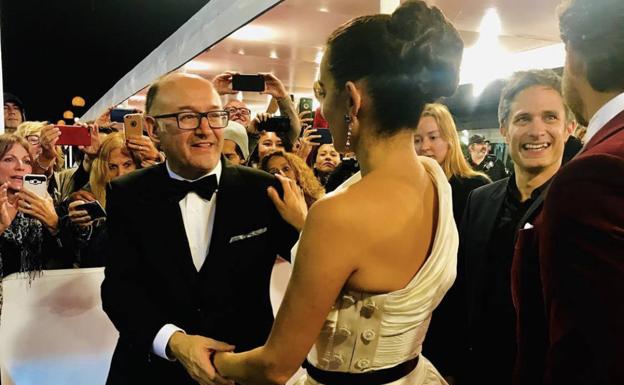 José Luis Rebordinos, con traje de Sastrería Aldabaldetreku, en la presentación del Premio Donostia 2019 a Penélope Cruz.