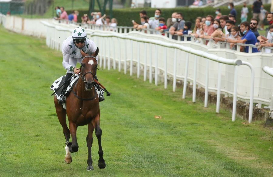 Carreras en el hipódromo de Lasarte. 