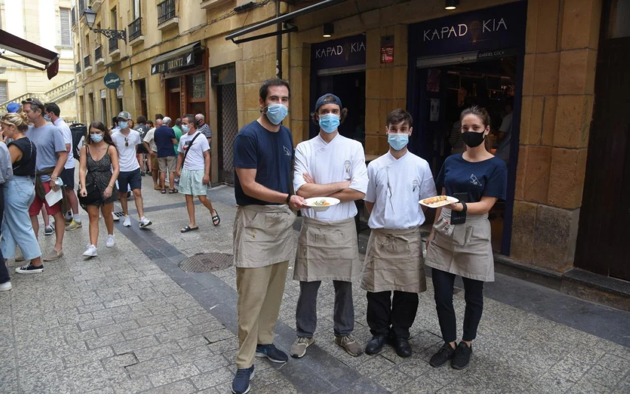 Carlos Artaza, Borja Olano, Iñigo Ibañez y Ane Puy, propietarios del bar restaurante Kapadokia . 