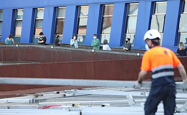 Colas este lunes en el hospital de Gernika