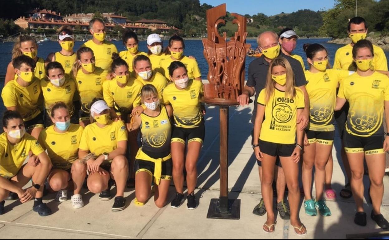 Antxon Mendizabal, atzo Orioko tripulazioarekin. 