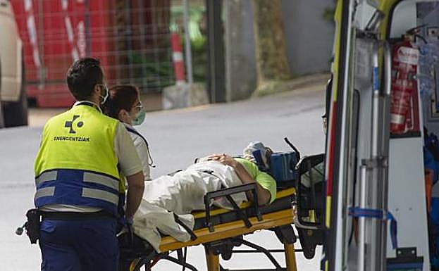 El 30% de los pacientes ingresados por Covid en las UCI vascas está en el Hospital Donostia