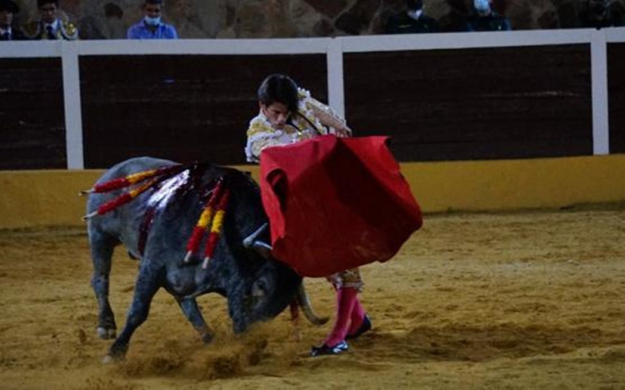 Daniel Luque ofreció una gran faena con los 'miuras' en la Corrida Magallánica de Sanlúcar de Barrameda.