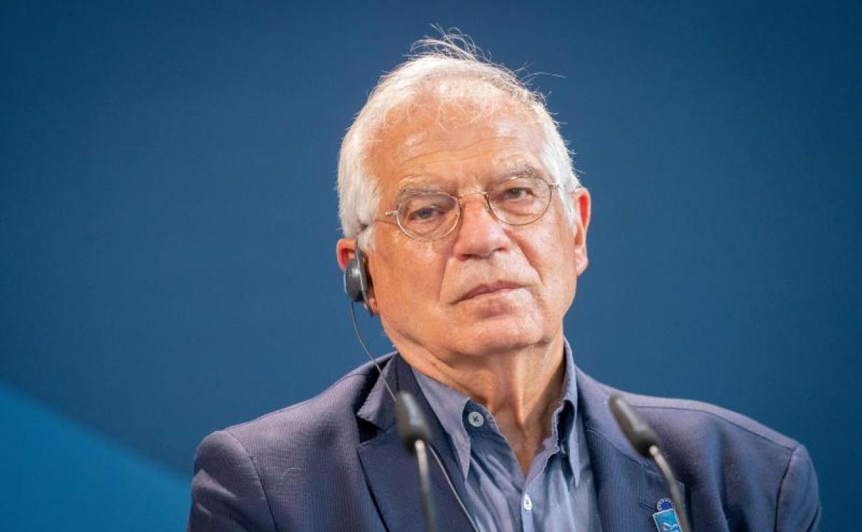 PNV y EH Bildu preguntan a la CE si está de acuerdo con el «apoyo» de Borrell a Martín Villa