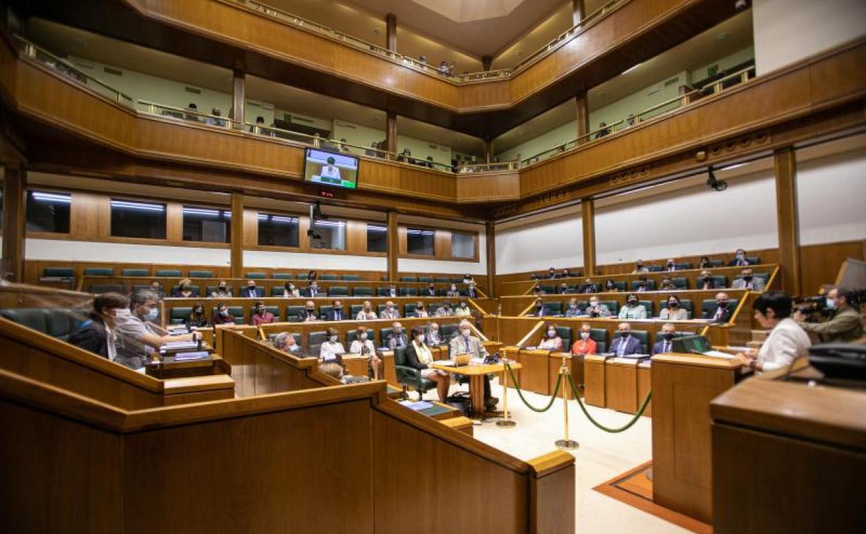 Vista de la sesión de investidura en el Parlamento Vasco
