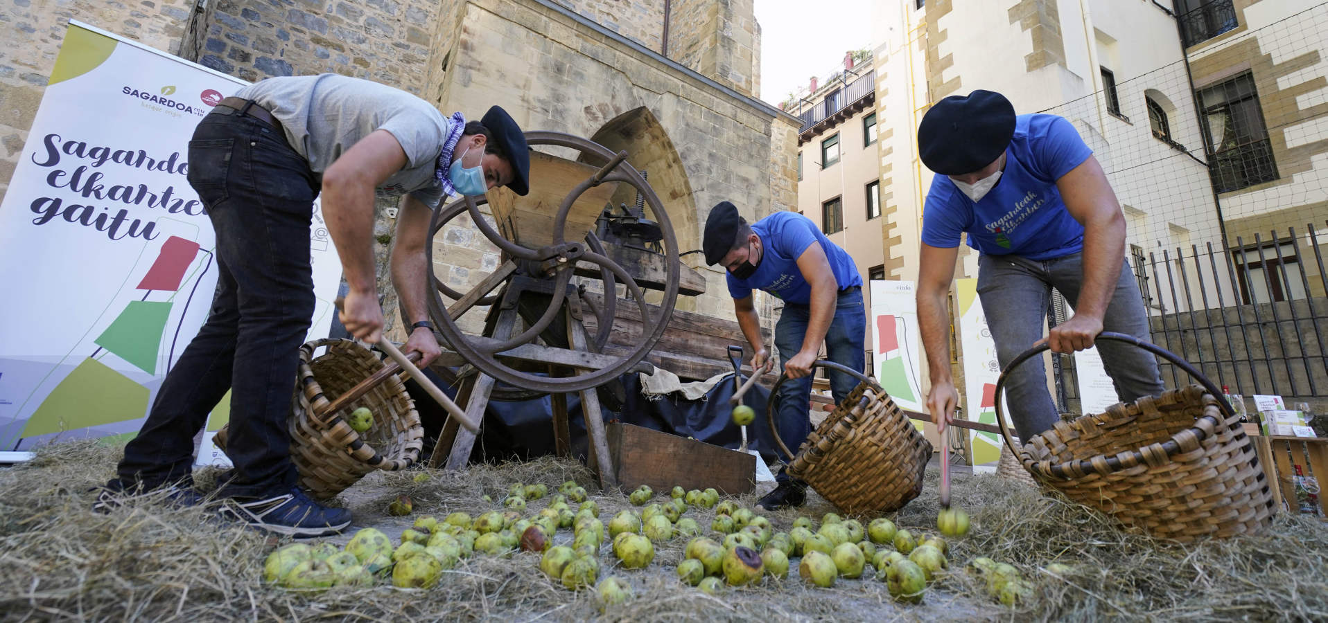 Este año no habrá 'Sagardo Eguna' debido a la pandemia del Covid-19. La campaña se llevará a cabo en bares y restaurantes guipuzcoanos y en ella participan todos los hosteleros y sidrerías que se han inscrito, en total 40. 