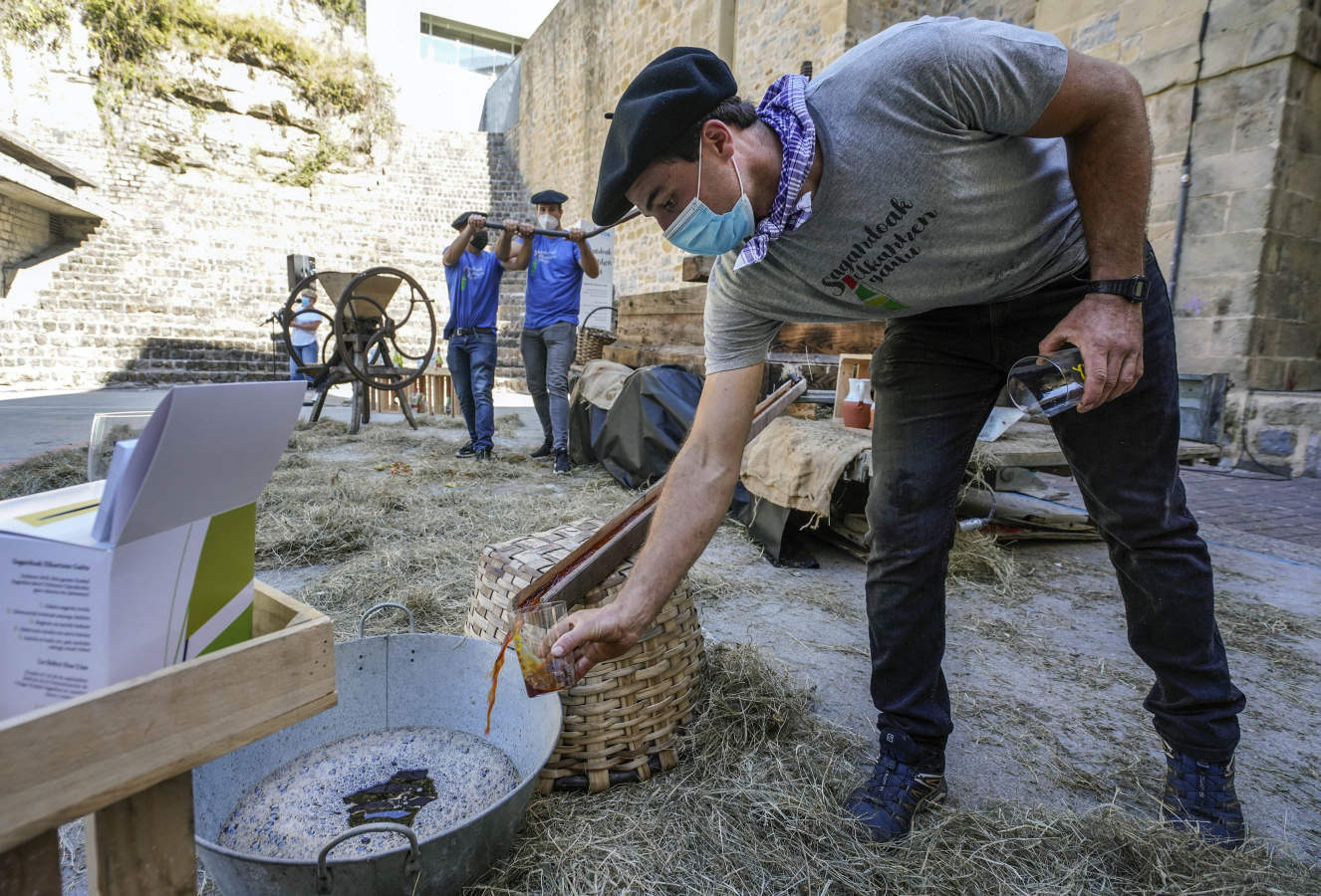 Este año no habrá 'Sagardo Eguna' debido a la pandemia del Covid-19. La campaña se llevará a cabo en bares y restaurantes guipuzcoanos y en ella participan todos los hosteleros y sidrerías que se han inscrito, en total 40. 