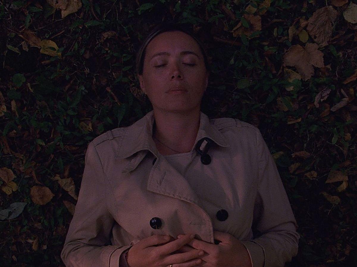 'DASATSKISI - BEGINNING' de DEA KULUMBEGASHVILI. Dea Kulumbegashvili (Georgia, 1986) se estrena en largometrajes con 'Dasatskisi'. Previamente ha dirigido cortometrajes como 'Invisible Spaces' (2014) o Léthé' (2016) ambas producciones compitieron en distintas categorías en el Festival de Cannes