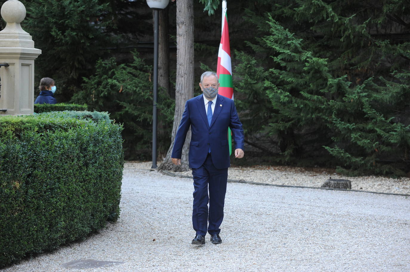 El tercer mandato del Ejecutivo de Iñigo Urkullu ha arrancado oficialmente este martes, con la toma de posesión de sus once consejeros en Ajuria Enea.