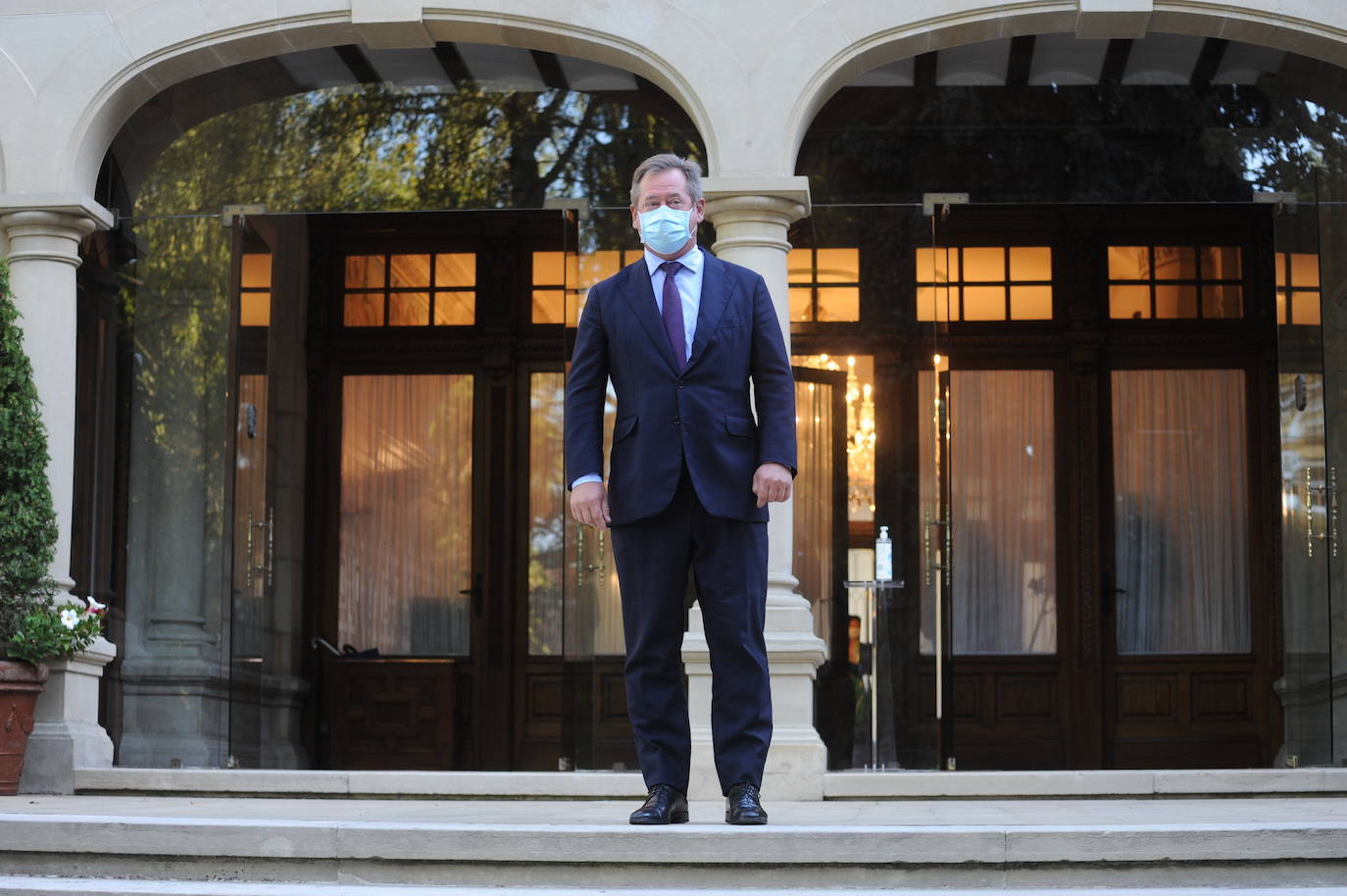 El tercer mandato del Ejecutivo de Iñigo Urkullu ha arrancado oficialmente este martes, con la toma de posesión de sus once consejeros en Ajuria Enea.