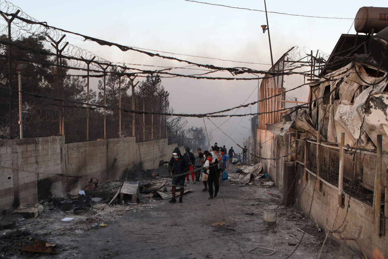 El campo de refugiados de Moria queda destruido en un incendio