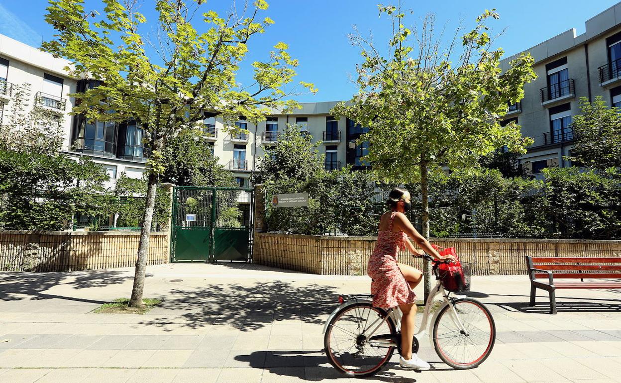 Vista de la residenia Sagrado Corazón de Errenteria que cuenta con 15 contagios por coronavirus en esta segunda ola de la pandemia