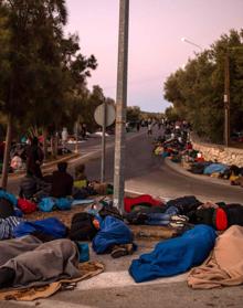 Imagen secundaria 2 - Miles de familias han pasado la noche a la intemperie