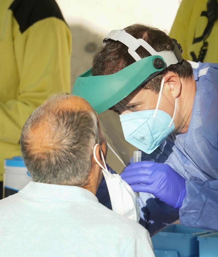 Medio millar de temporeros se someten a test PCR antes de dar comienzo a la vendimia del txakoli