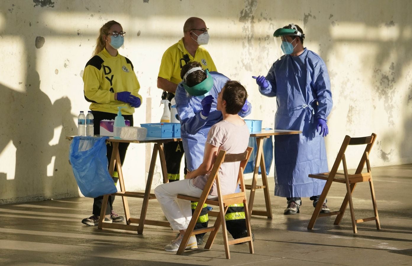 Medio millar de temporeros se someten a test PCR antes de dar comienzo a la vendimia del txakoli