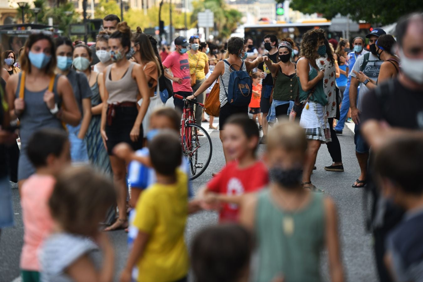 Los sindicatos de la enseñanza se han manifestado este martes en las calles de San Sebstián y han reclamado un retorno a las aulas «seguro» y acordado para hacer frente al Covid-19